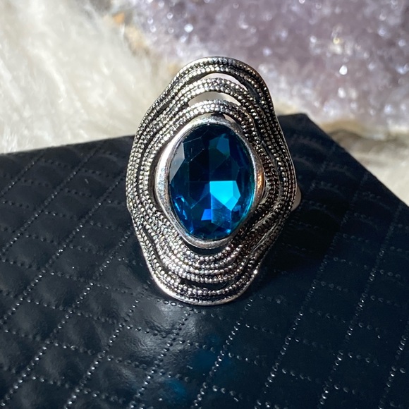 See new listing - Picture 2 of 4